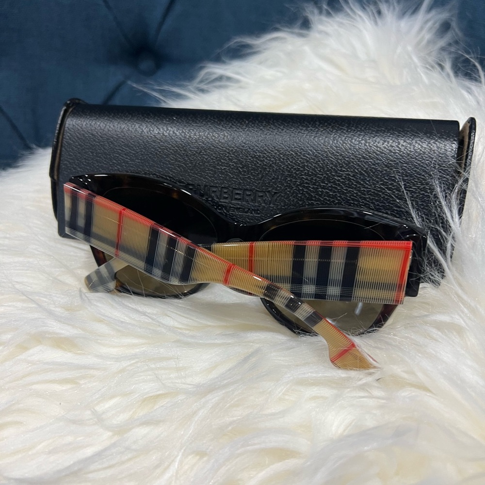 Burberry 54mm check detail polarized gradient car eye sunglasses - Picture 2 of 4